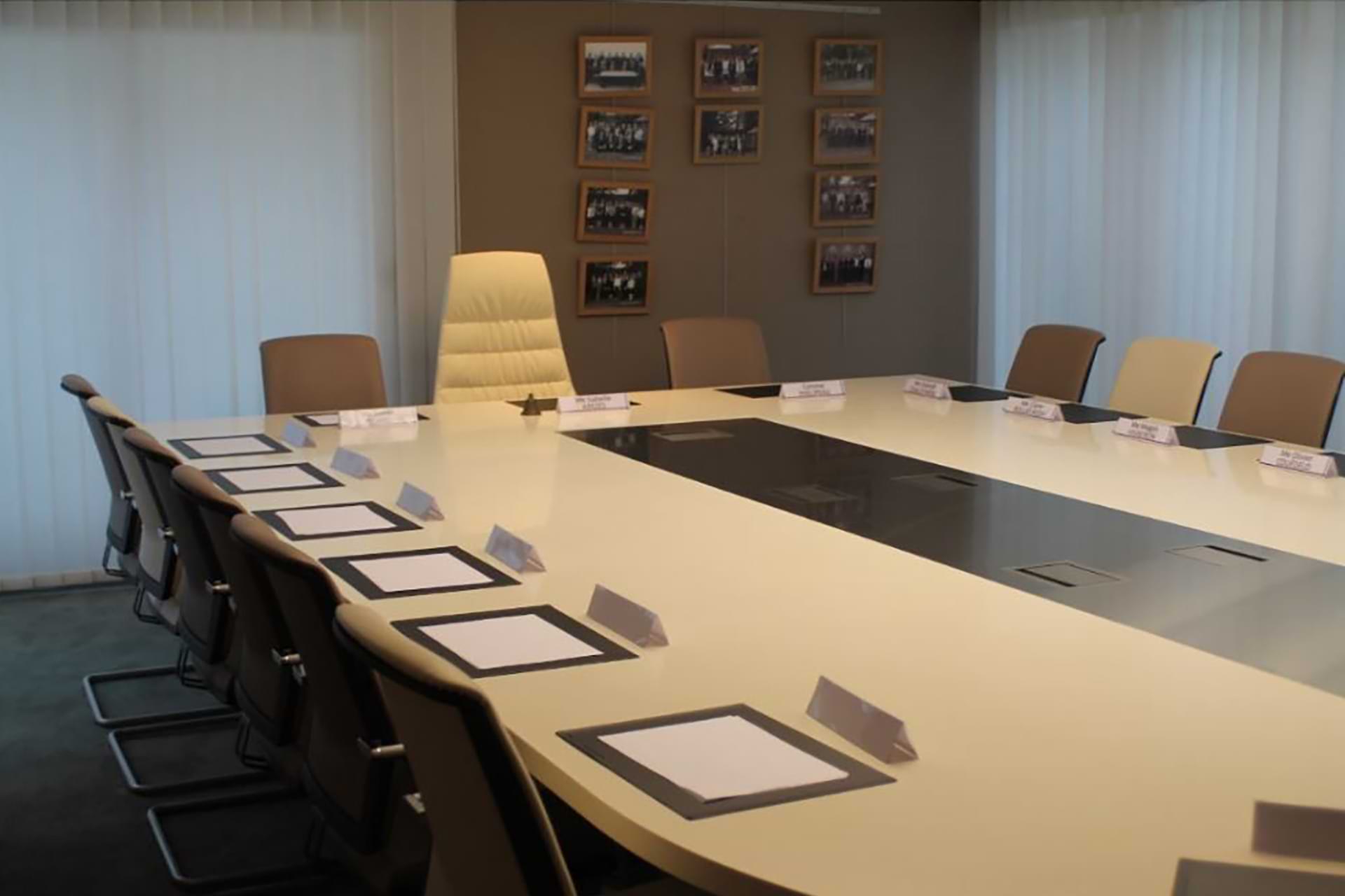 Projet Chambre des Notaires de Melun - Table de réunion - Image à la une